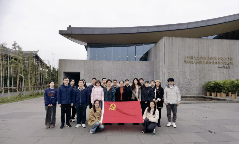 一场生动的“行走党课”｜我校各临时党支部顺利开展红色主题党日活动