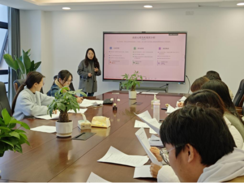 预防筑防线   干预护青春--宜宾工业职业技术学院辅导员危机干预培训